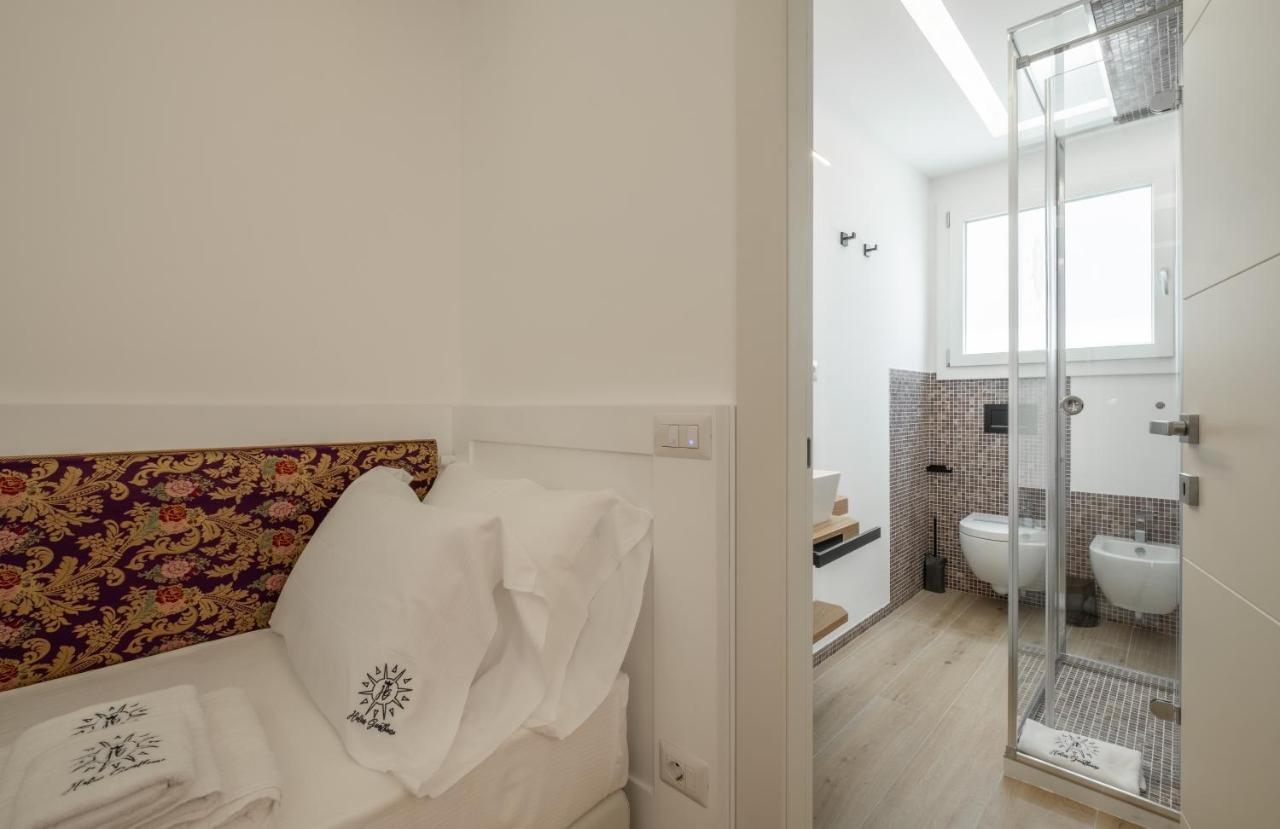 Helios Guest House Каляри Екстериор снимка