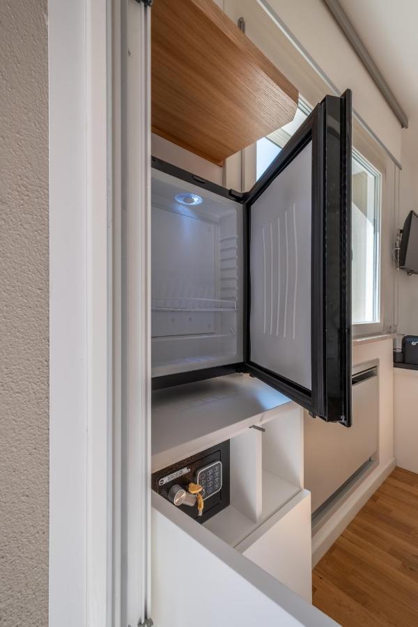 Helios Guest House Каляри Екстериор снимка